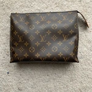 Louis Vuitton Toiletry Pouch 26 Monogram